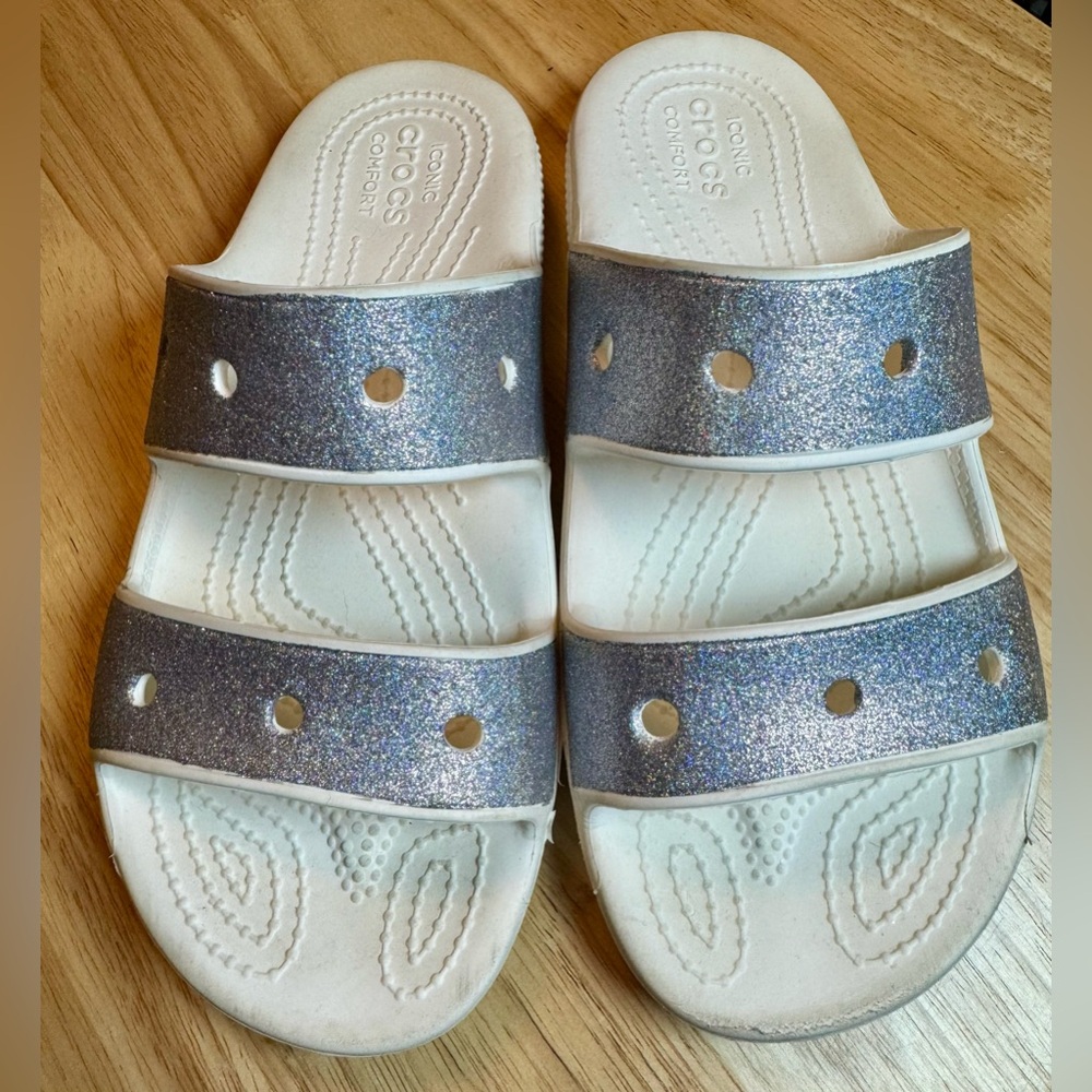 Size w7 | CROCS | Silver Glitter Sandals